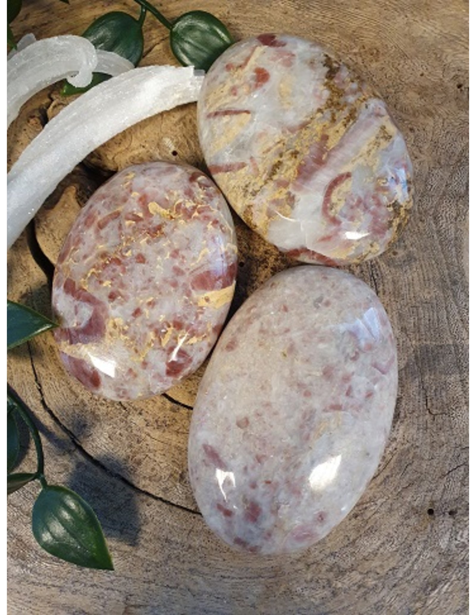 Calciet Strawberry handsteen