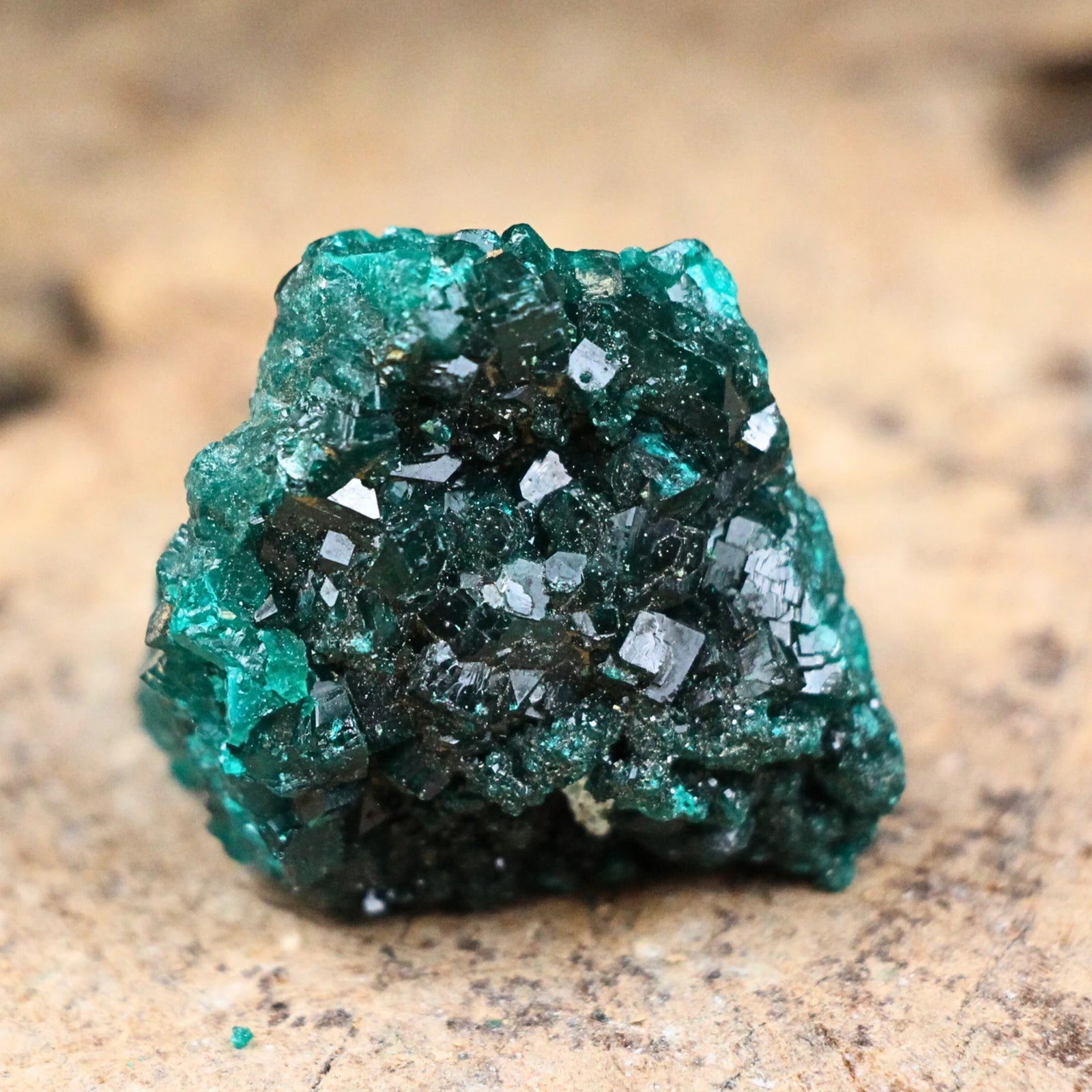 Dioptaas kristalcluster gekristalliseerd nr.02