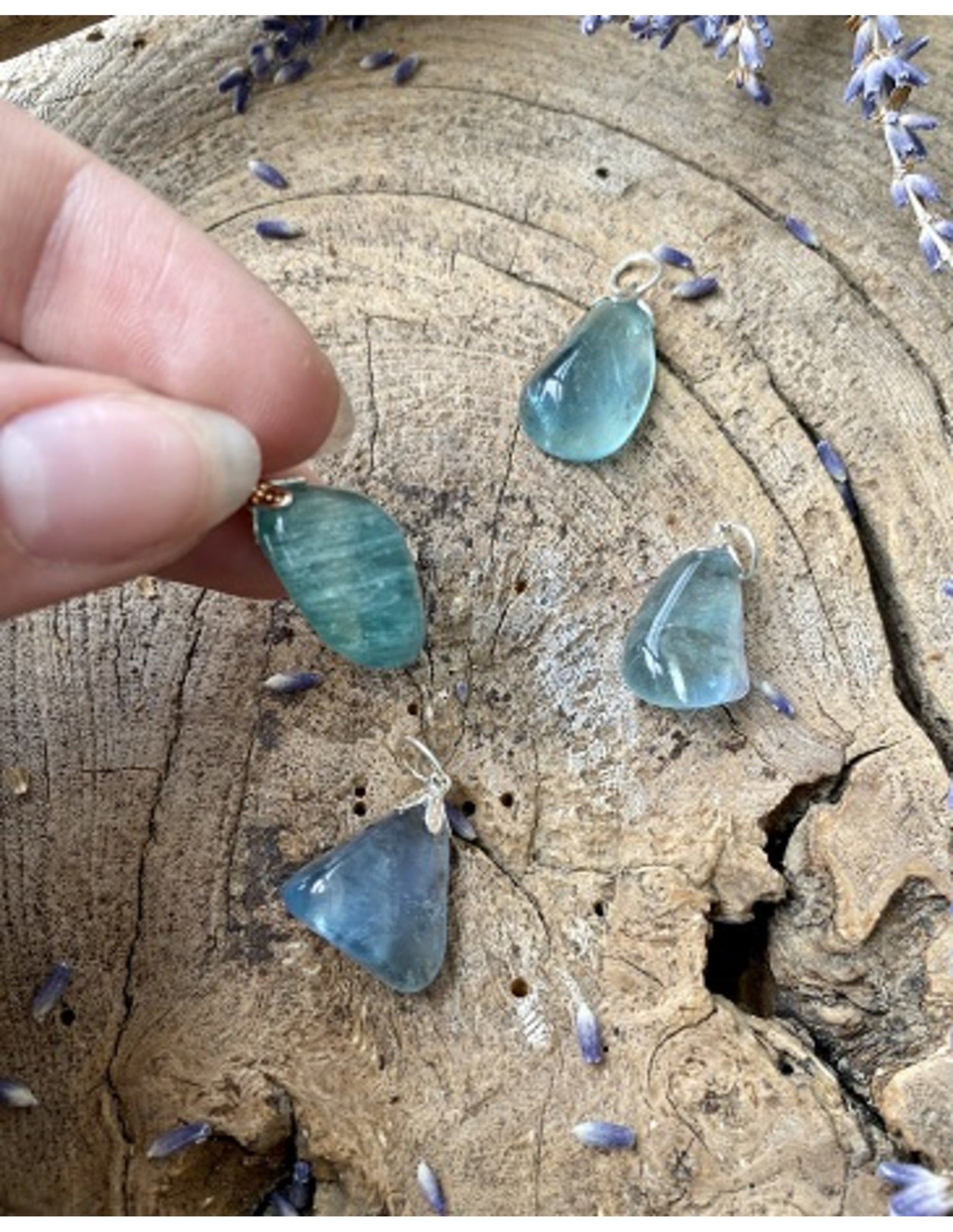 Fluoriet blauw edelsteen hanger