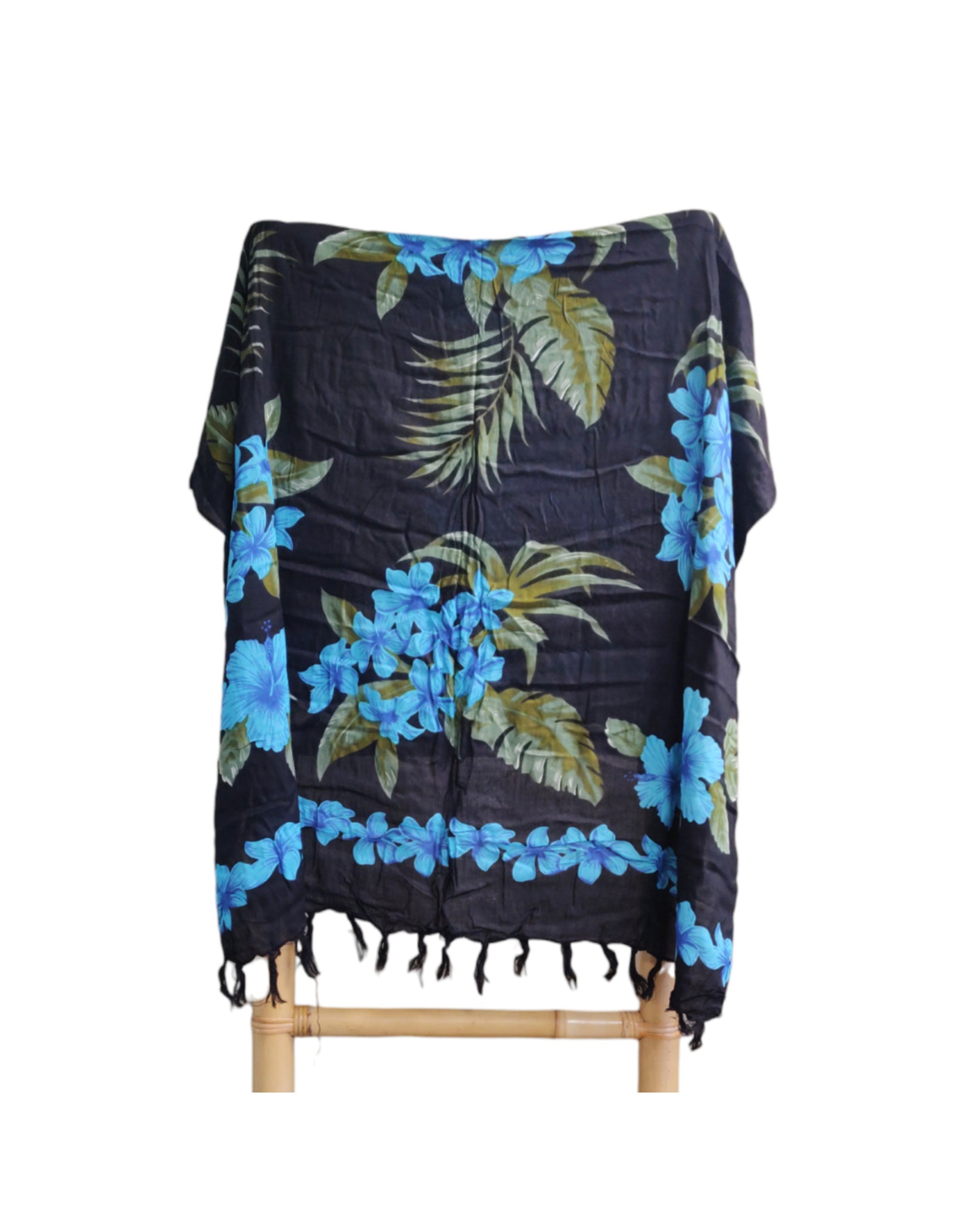 Om Namaste Sarong - 634 - Blauwe Bloemen op Zwart