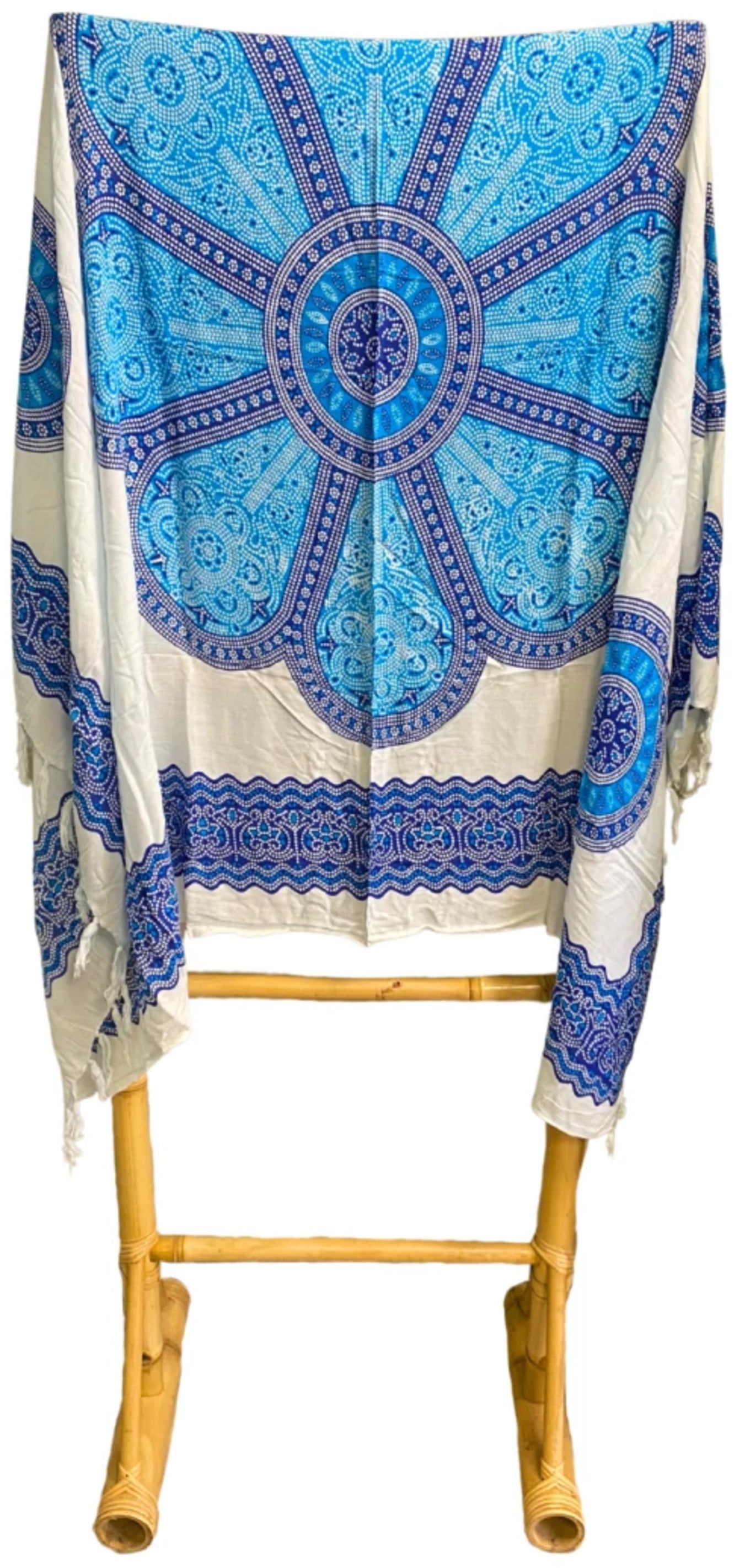 Om Namaste Sarong - 657 - Blauwe bloem op wit