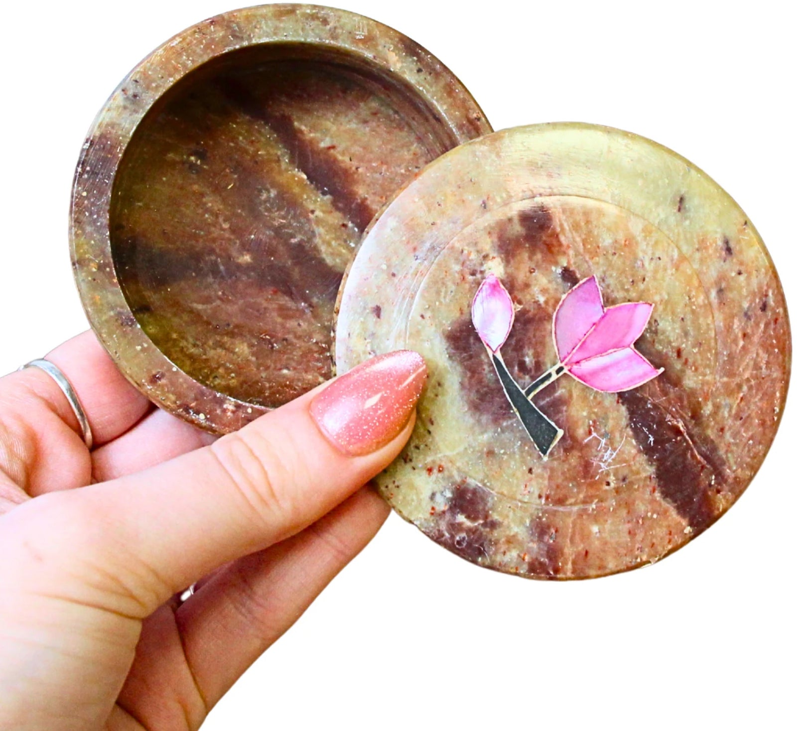 Speksteen doosje rond bloem 8 cm