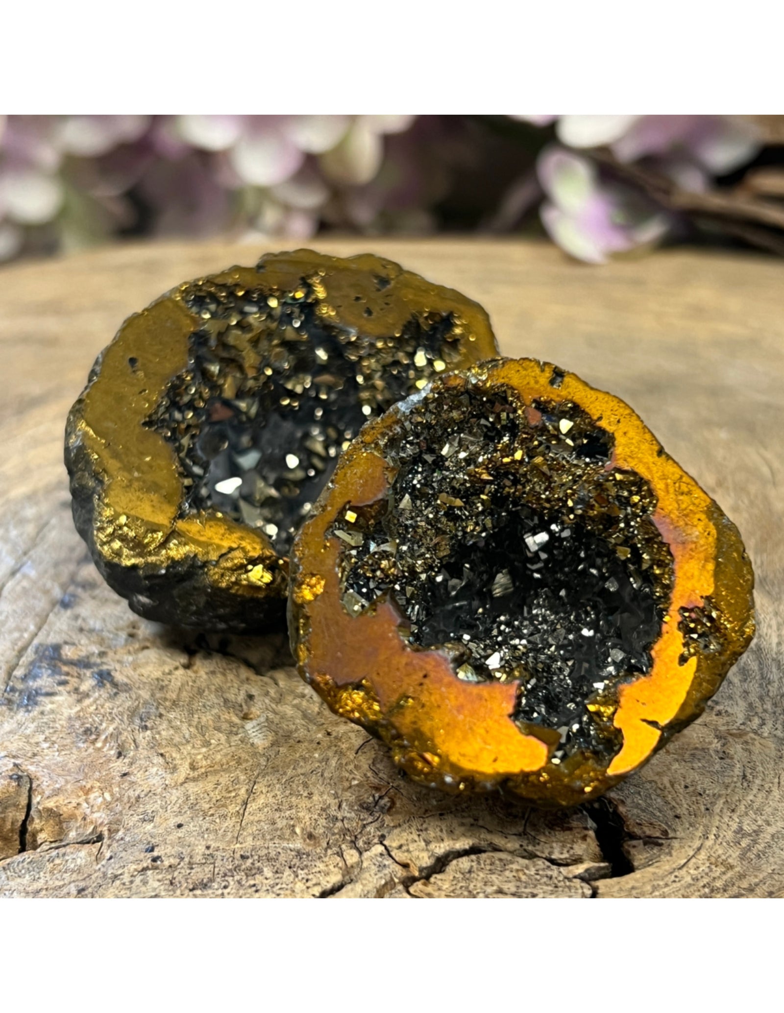 Bergkristal geode goudkleur (synth) 2,5 - 5 cm