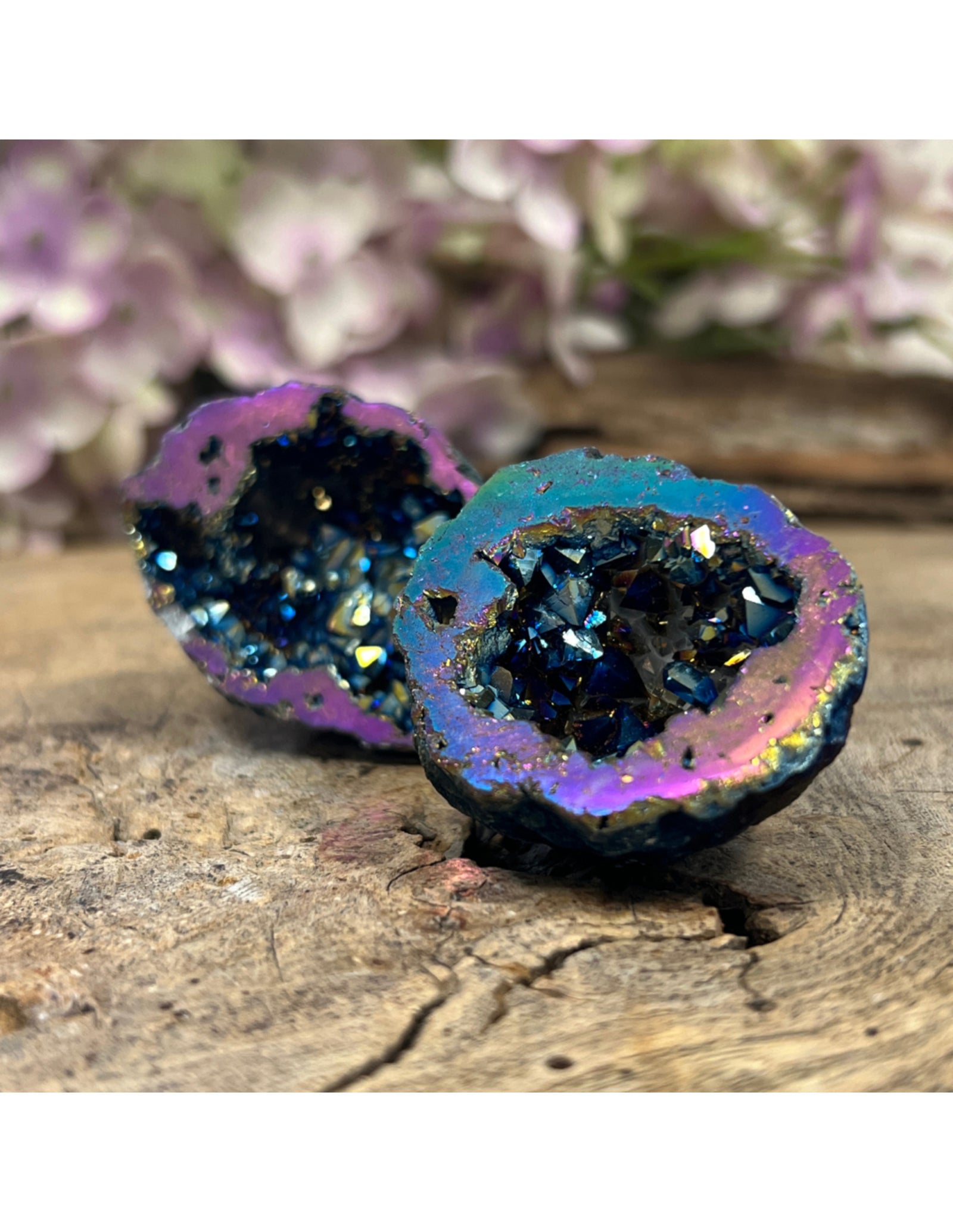 Bergkristal geode regenboogkleur (synth) 2,5 - 5 cm