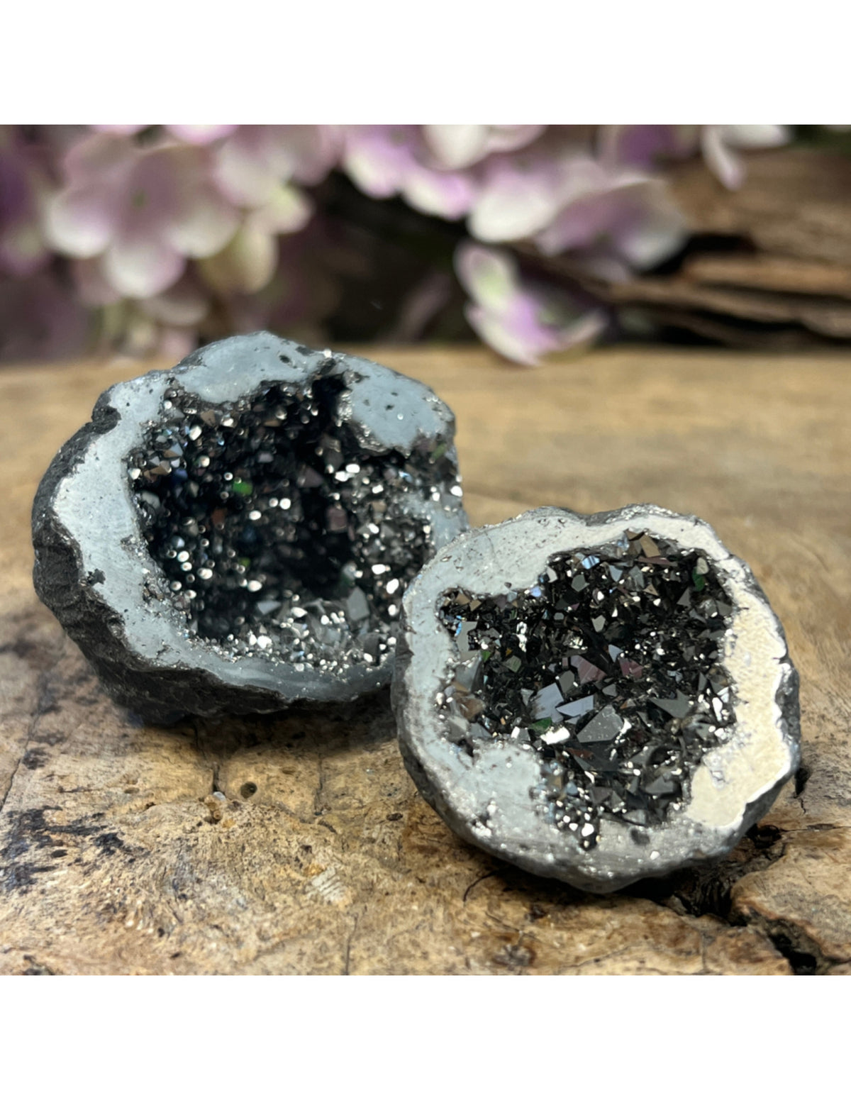 Bergkristal geode zilverkleur (synth) 2,5 - 5 cm