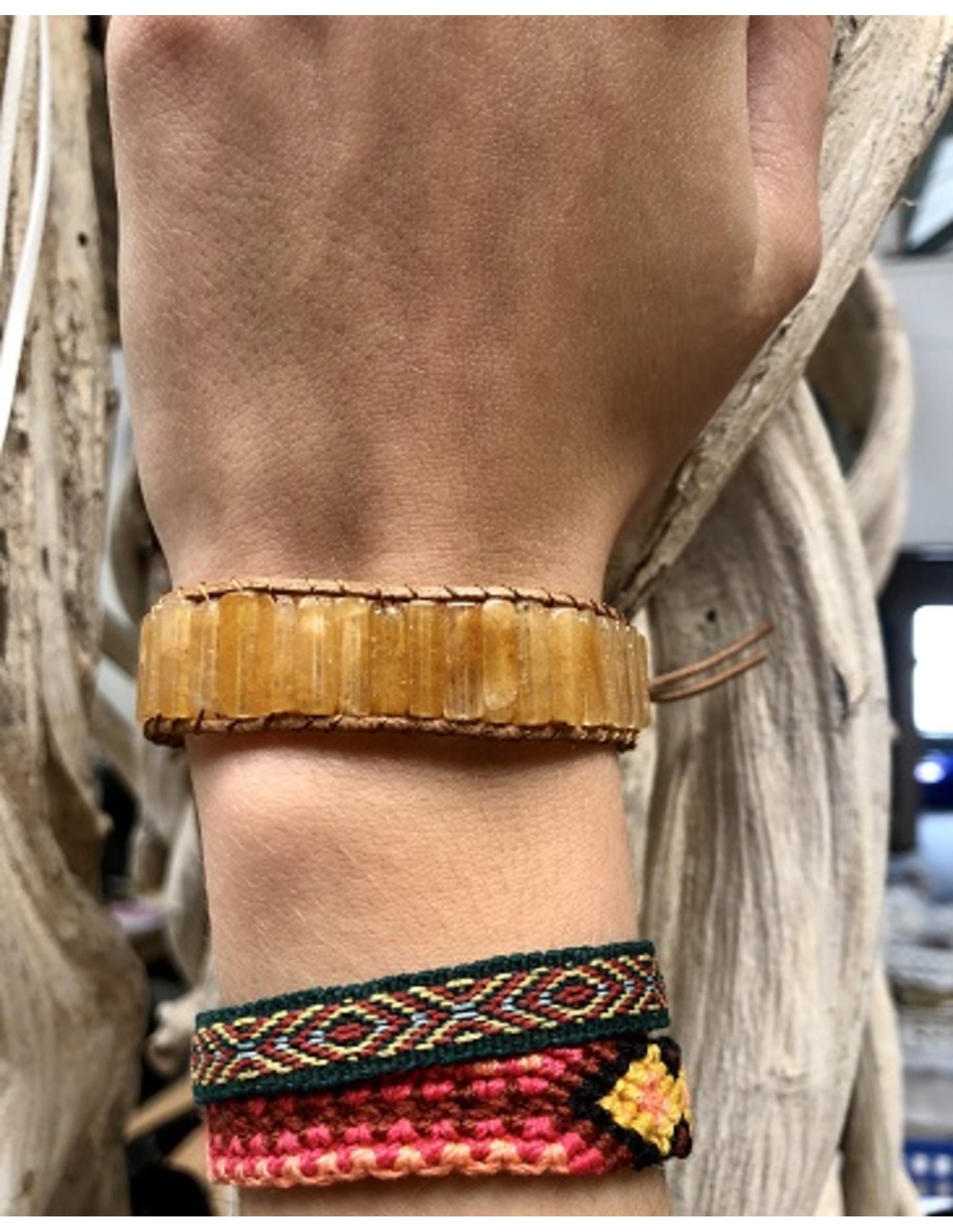Calciet geel leren armband gipsy-style