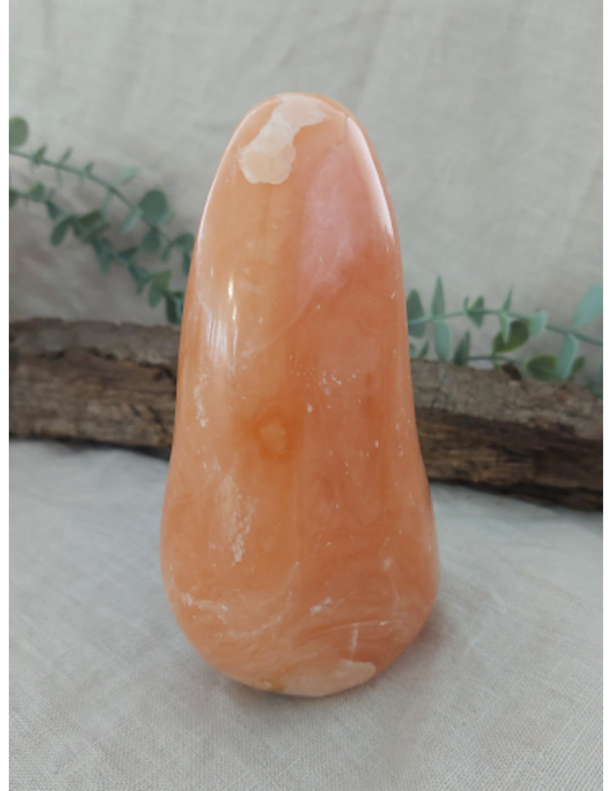 Calciet perzik sculptuur 700 - 850 gram