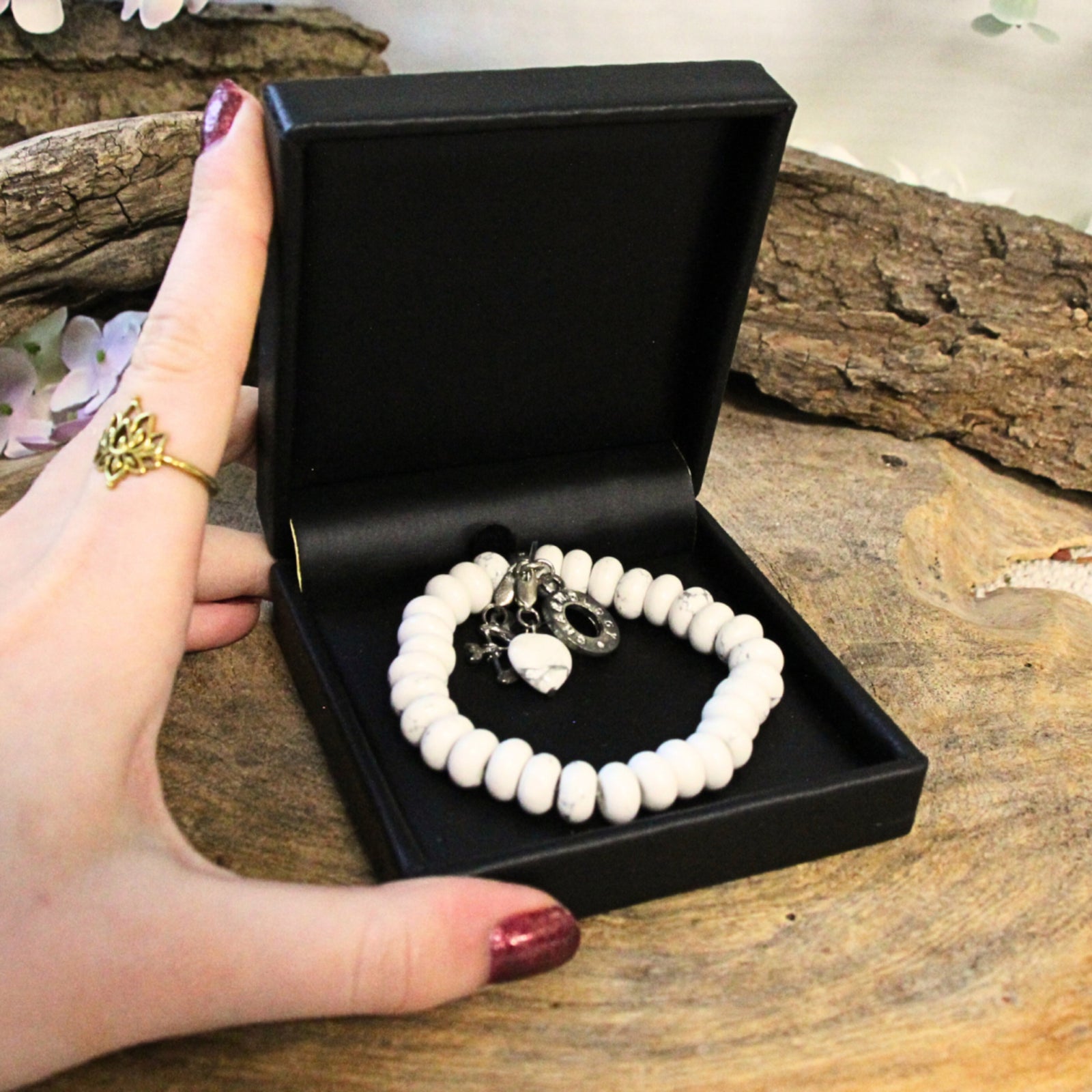 Howliet Ruby Mania, armband nr 5, rond
