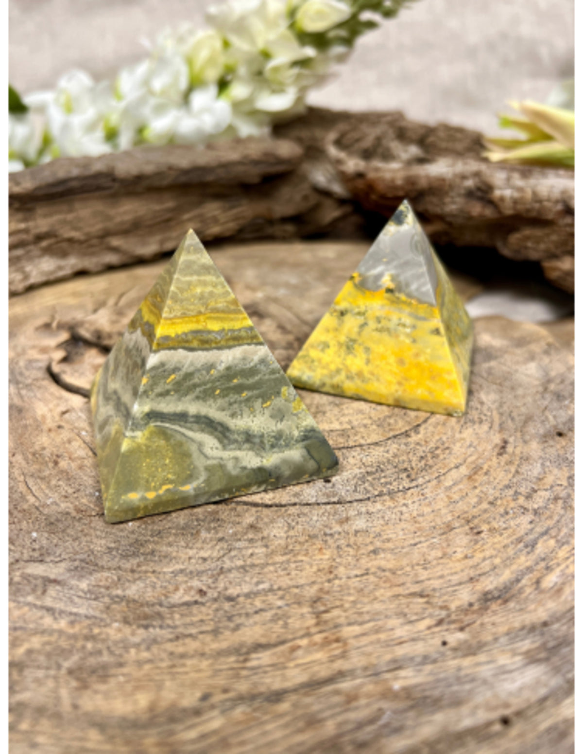 Jaspis Bumblebee edelsteen piramide 5 - 5,5 cm