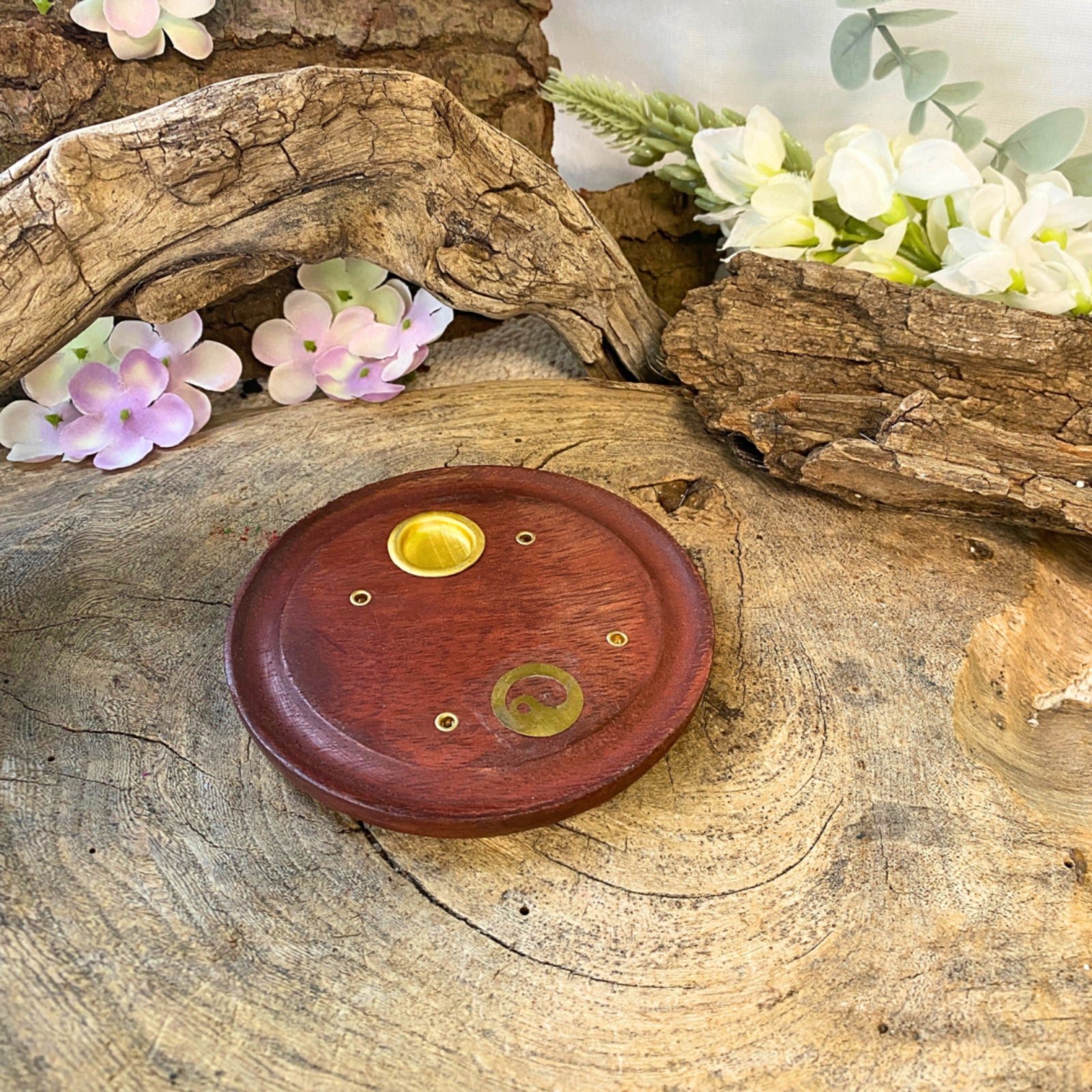 Kegel brander rond Yin Yang - wierook houder
