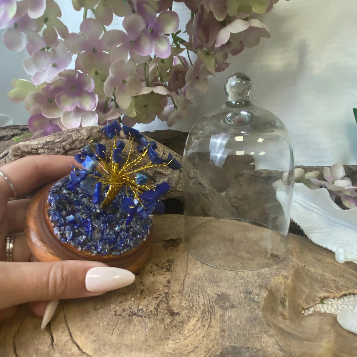 Lapis Lazuli edelsteen boompje onder glazen stolp