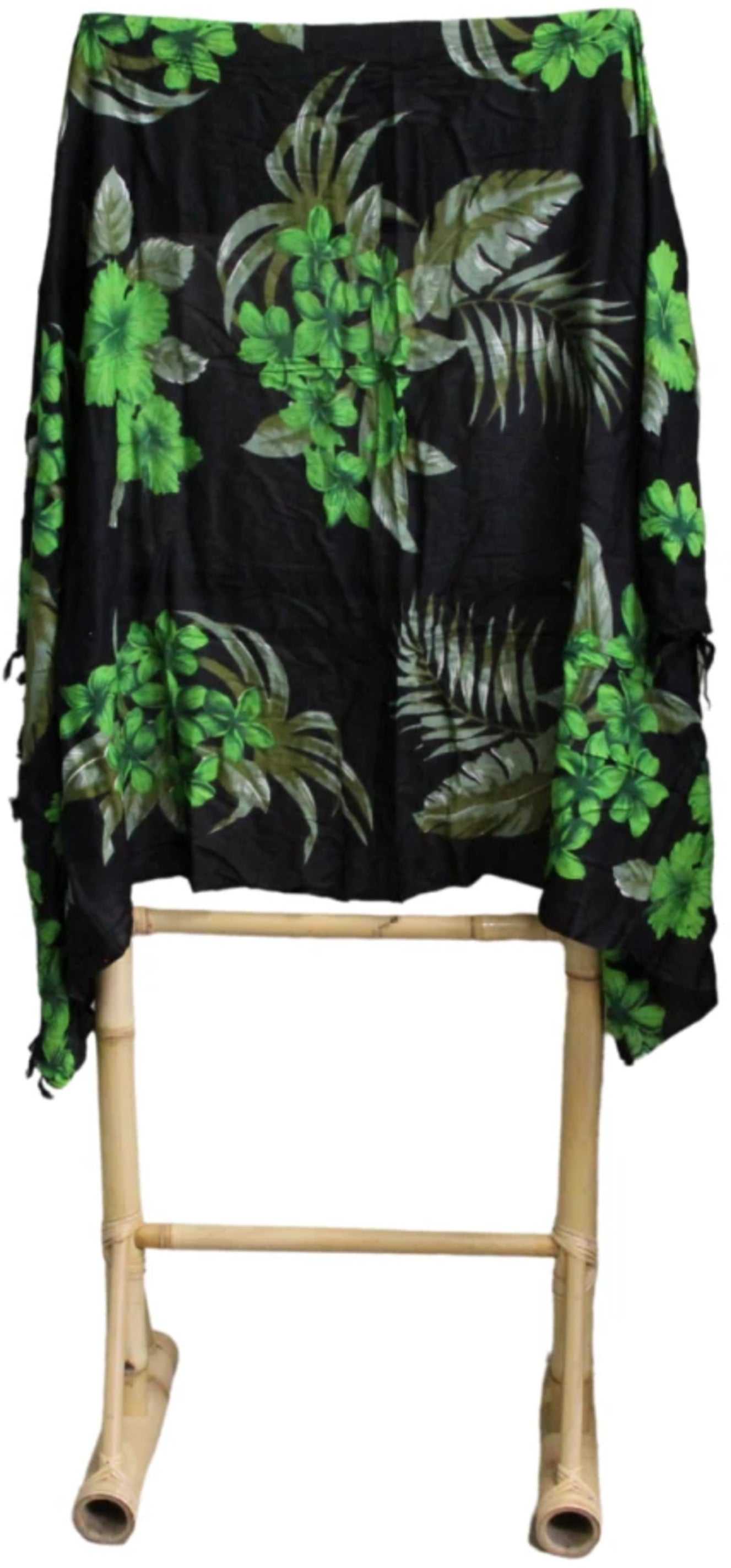 Om Namaste Sarong - 641 - Groene Bloemen op Zwart