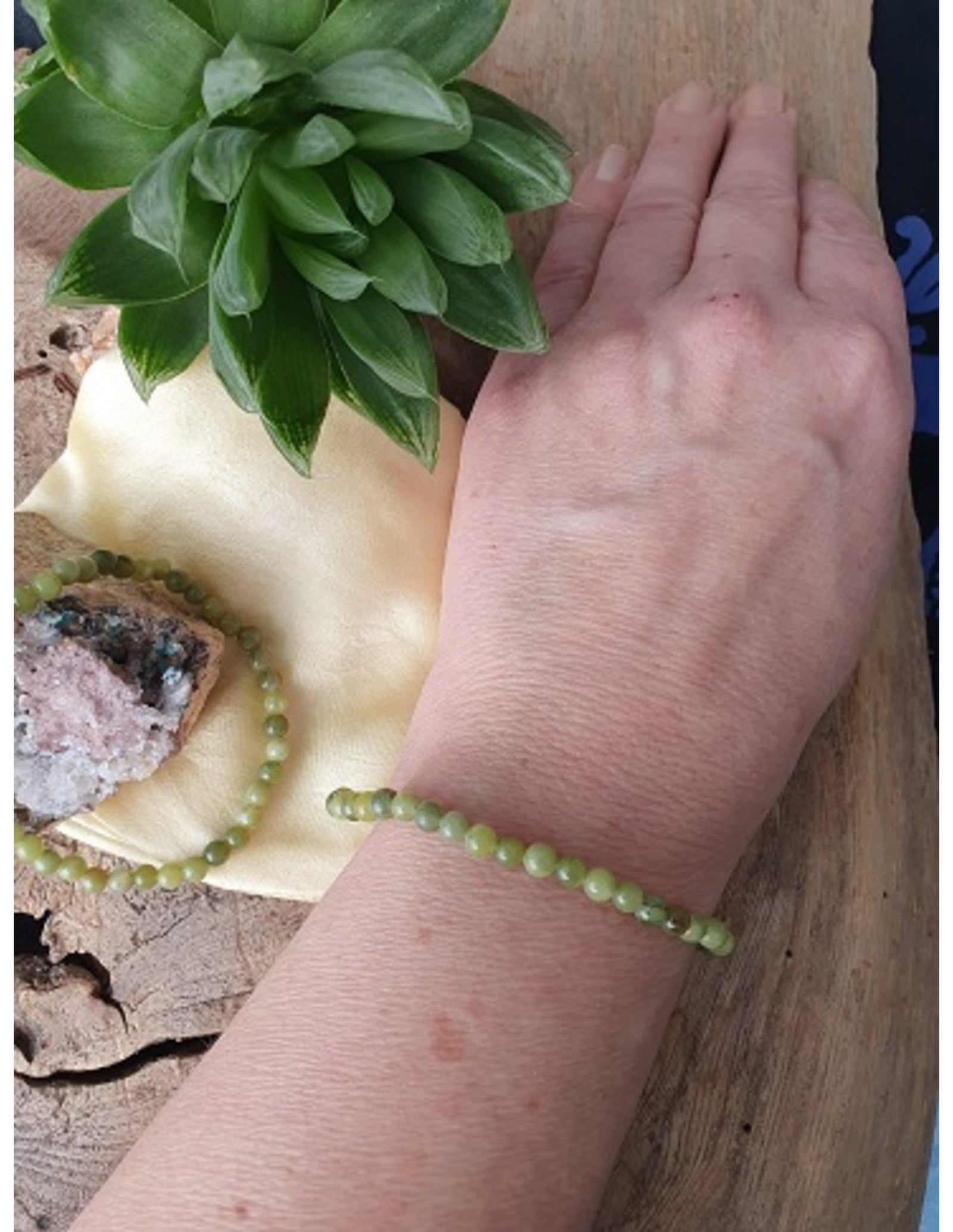 Serpentijn kralenarmband 4 mm