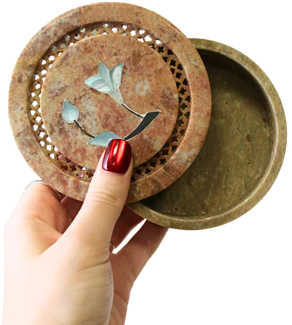 Speksteen doosje rond met bloem / gaatjes 10 cm