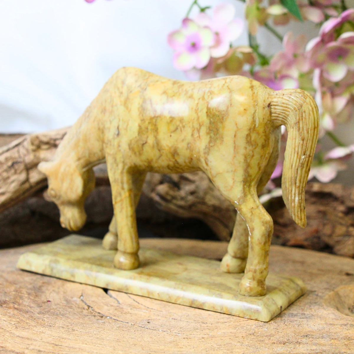 Speksteen paard grazend 15 cm